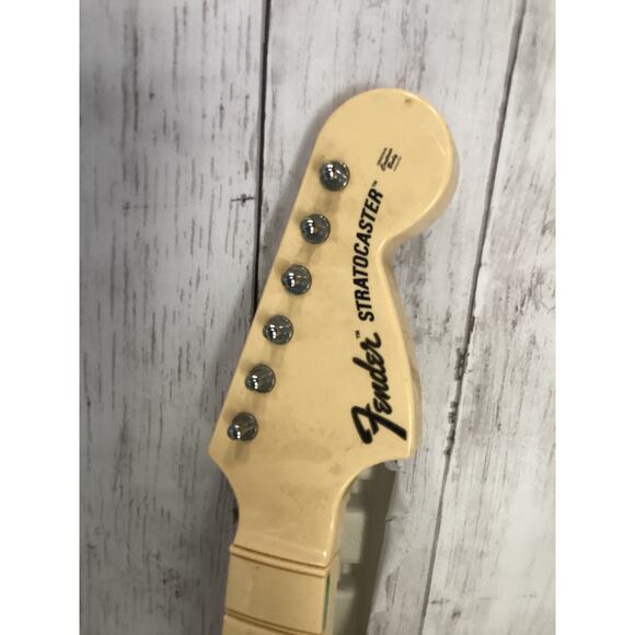 Harmonix Guitar Hero Rock Band Fender Stratocaster 19091 Wii - No Dongle -Tested - Picture 2 of 6